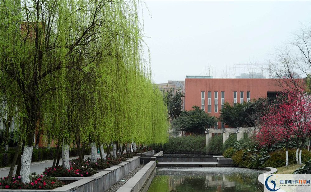 上香城中學的分數(shù)線是多少？