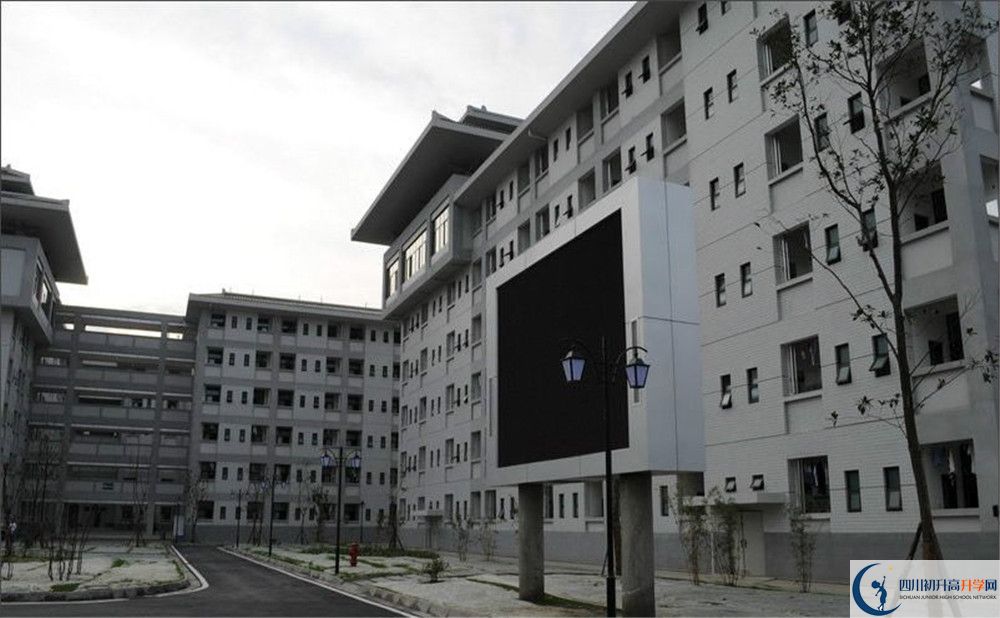 考成都石室中學北湖校區(qū)的分數(shù)線是多少？