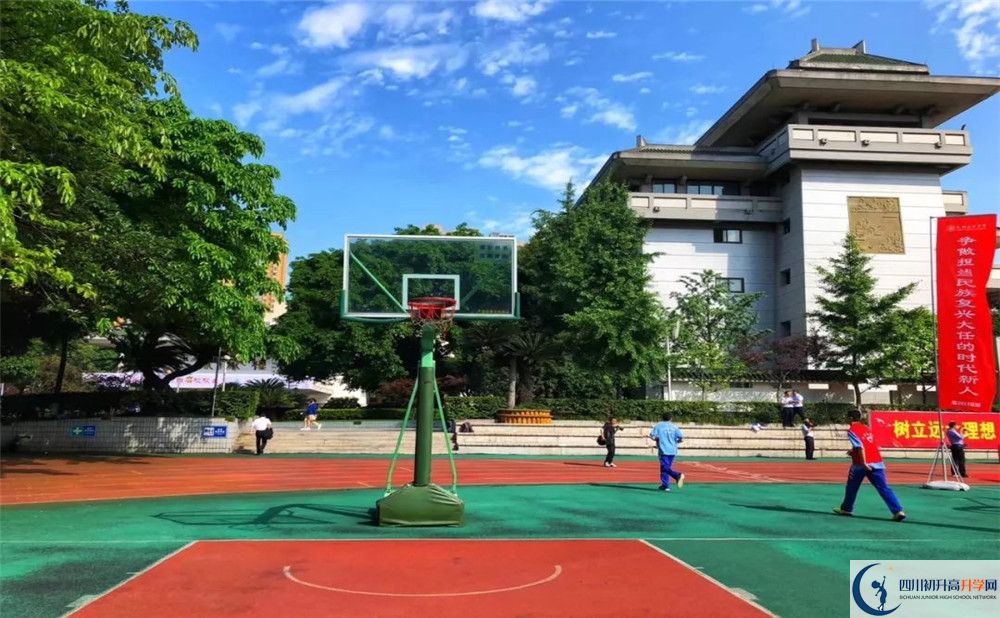 考成都石室中學(xué)的分?jǐn)?shù)線是多少？