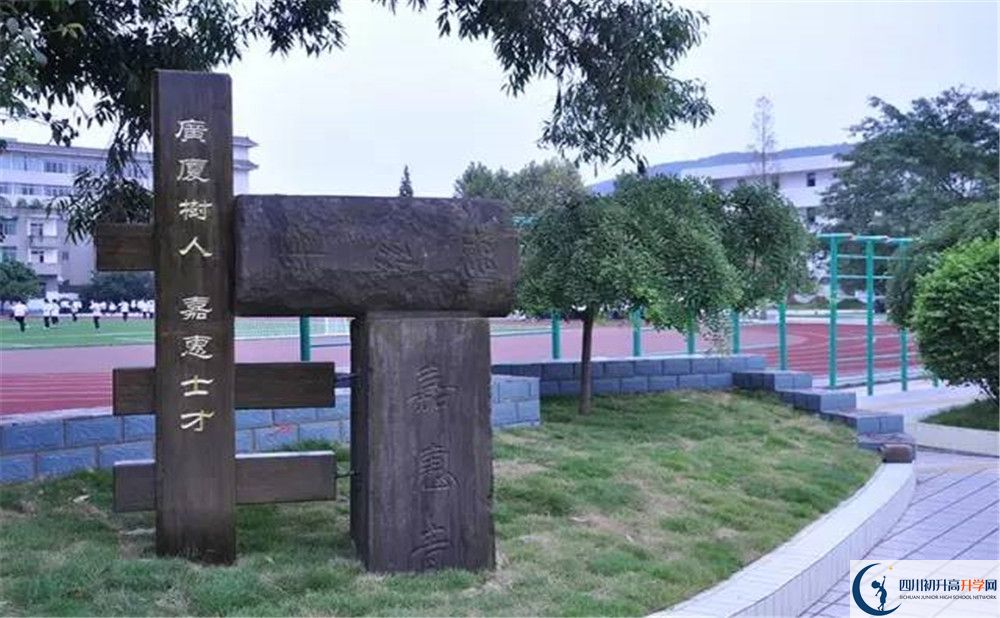 考成都市太平中學的分數(shù)線是多少？