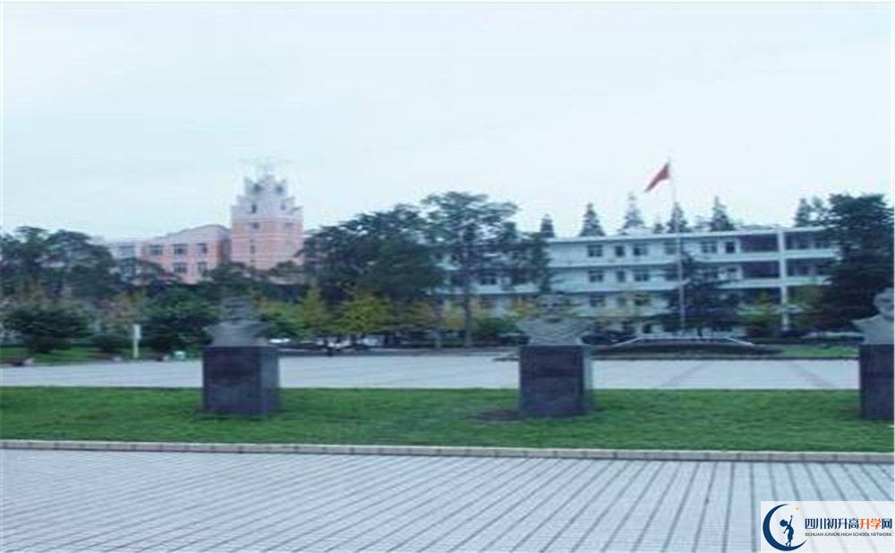 郫縣二中的宿舍好不好？
