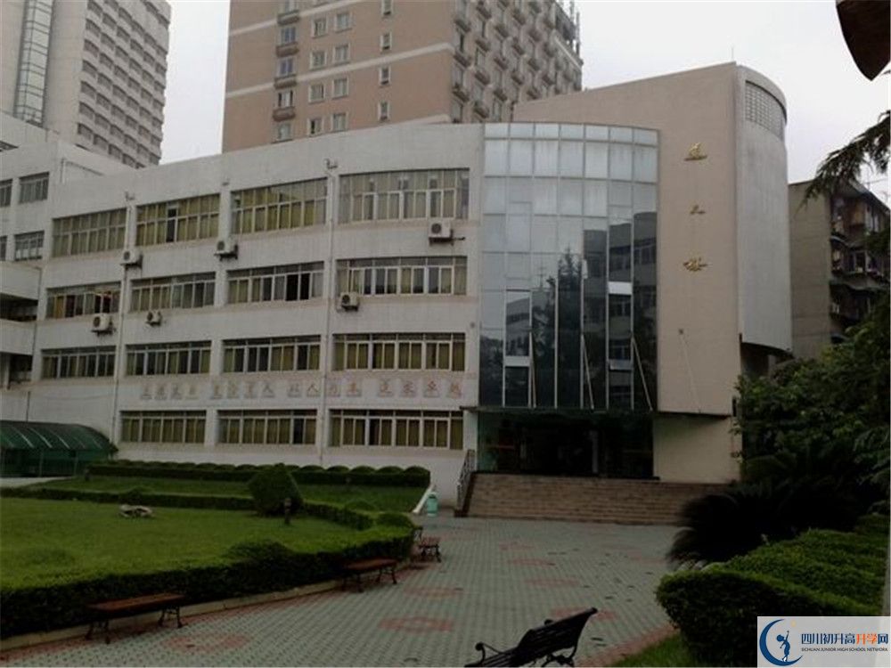 成都市鹽道街中學(xué)的分?jǐn)?shù)線大概是多少？