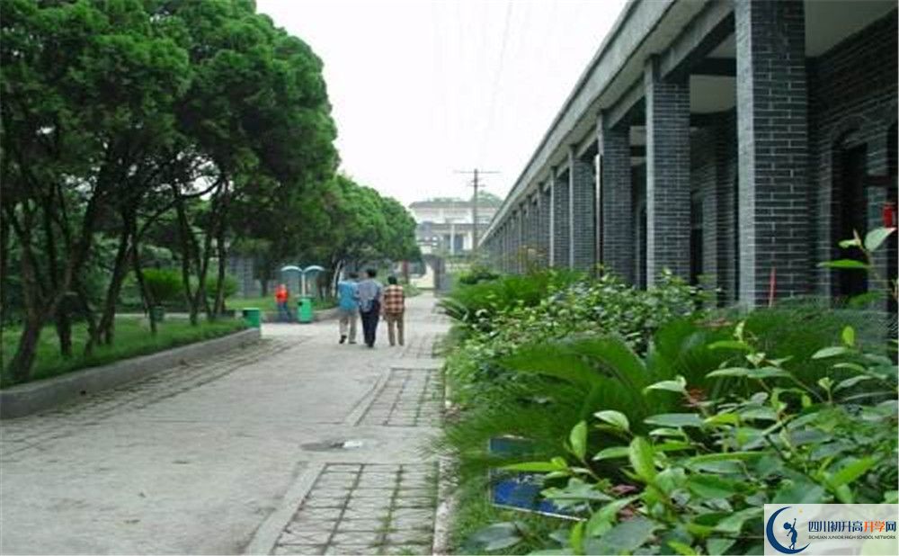 安仁中學(xué)的學(xué)費一期是多少？