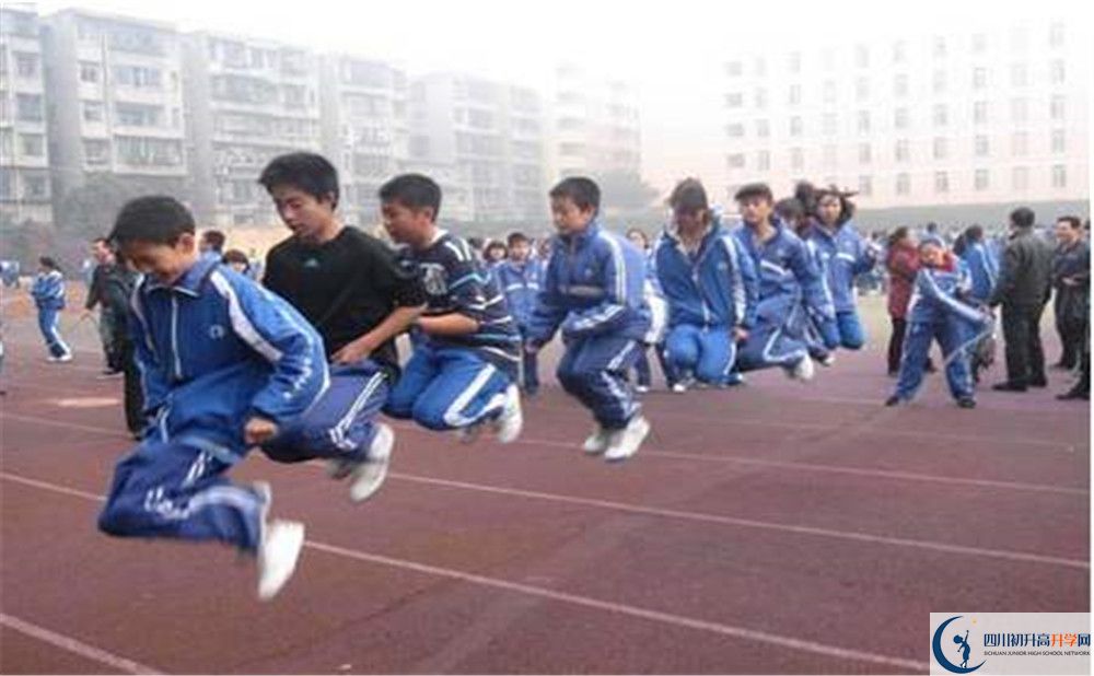成都新世紀外國語學校的分數線大概是多少？