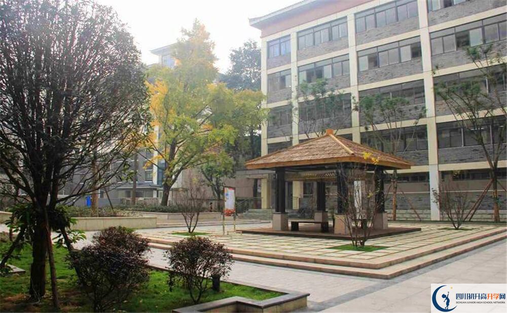 成都市西北中學(xué)高中歷年來(lái)的分?jǐn)?shù)線是多少分？