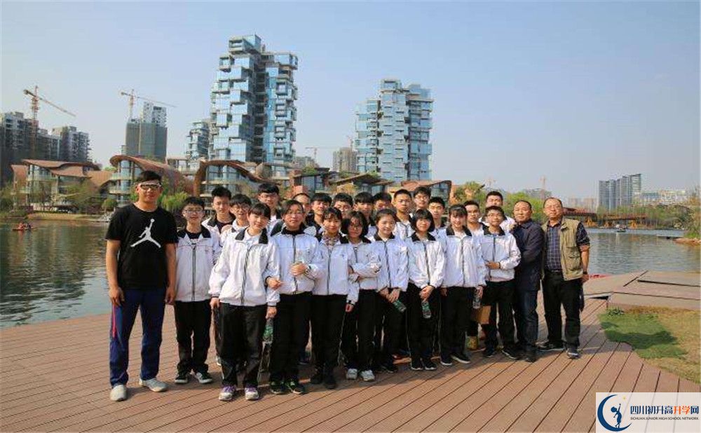 近幾年鹽道街外國語學校高中錄取的分數(shù)線是多少？