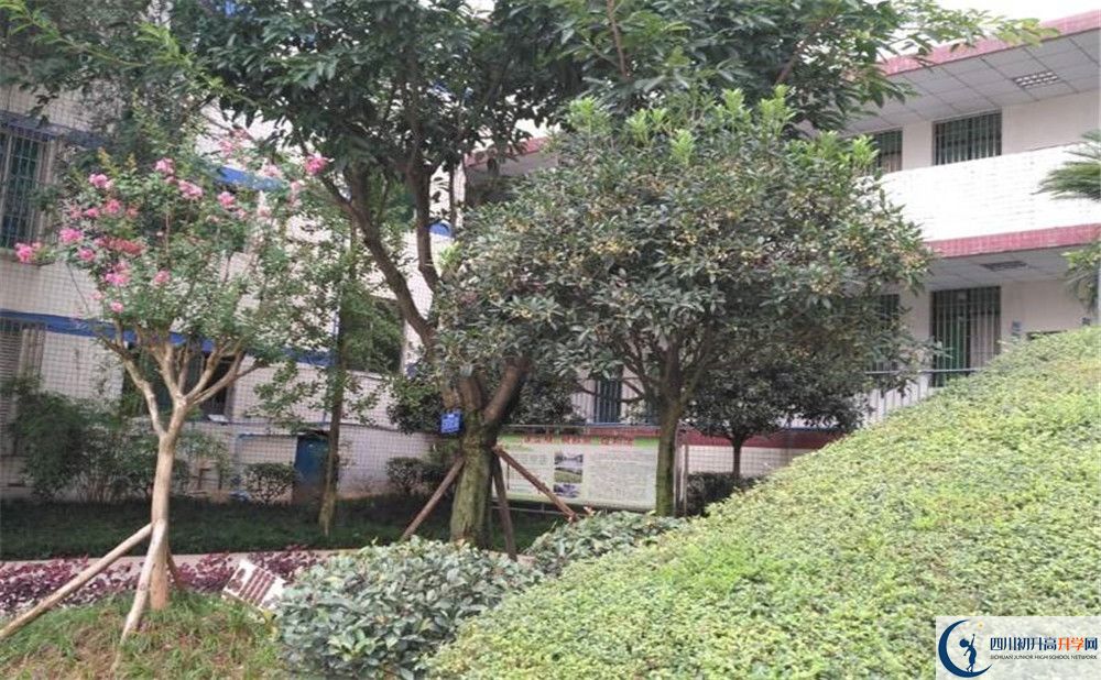 仁壽華達(dá)高中高一分班嗎？					