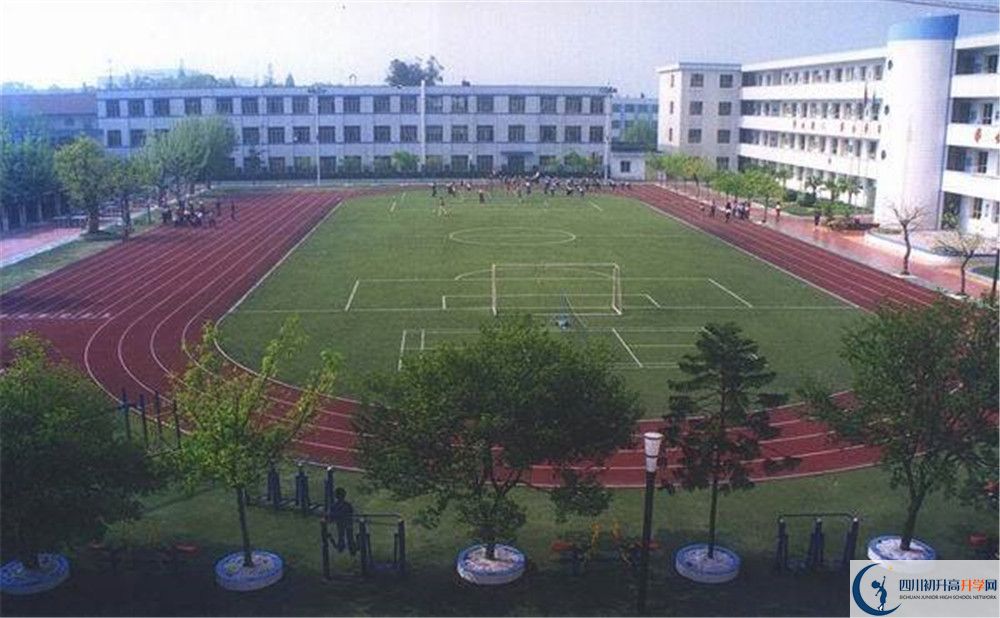 成都成飛中學住宿費用是多少錢？