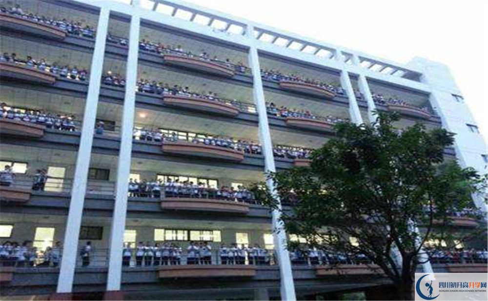 成都樹德中學住宿費用是多少錢？