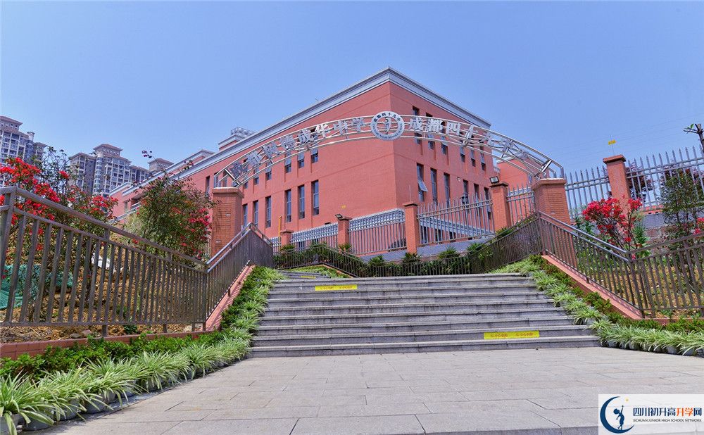成都市第四十九中學(xué)住宿費(fèi)用是多少？
