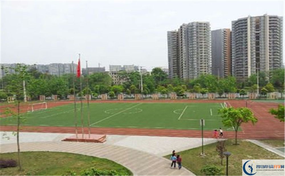 成都樹德中學(xué)光華校區(qū)的高中住宿怎么樣？