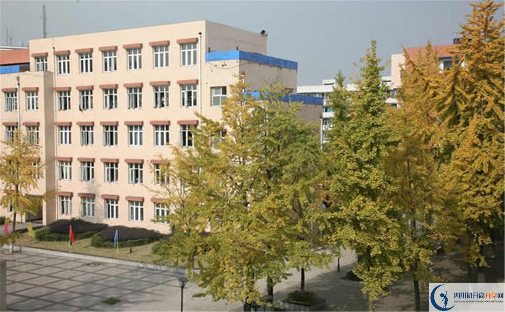 成都西藏中學(xué)的高中住宿怎么樣？