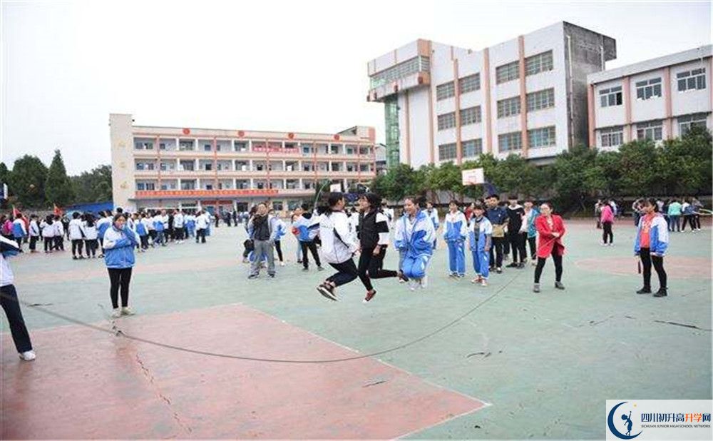 成都棠湖外國語學(xué)校高中住宿怎么樣？
