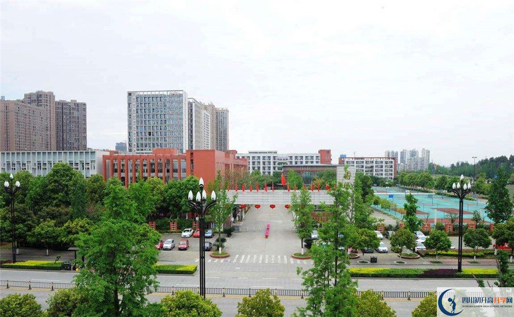 香城中學(xué)2020年外地生學(xué)費是多少？