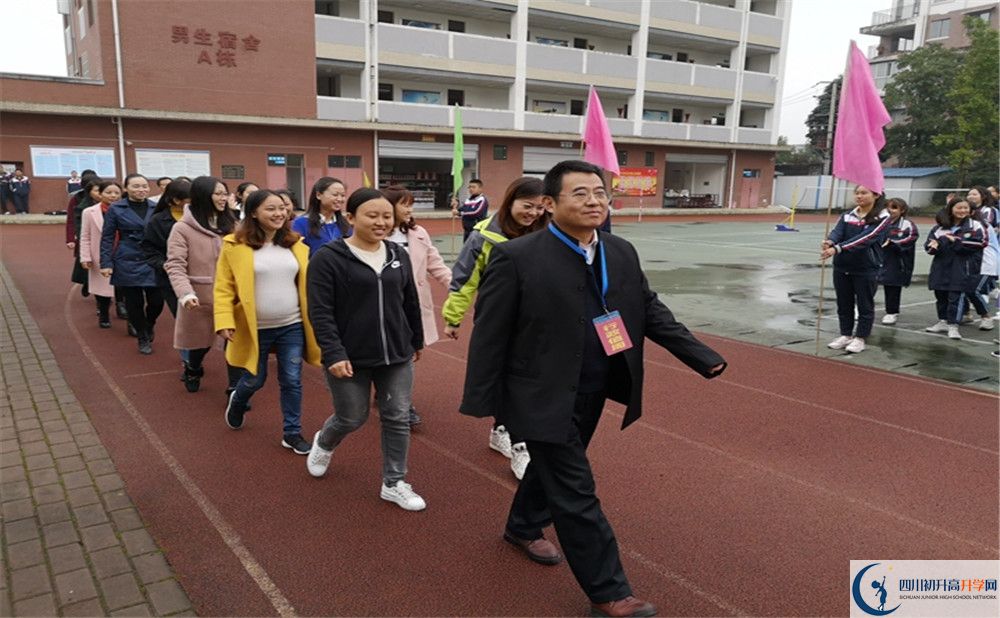 都江堰育才學(xué)校平行班與實(shí)驗(yàn)班差多少？