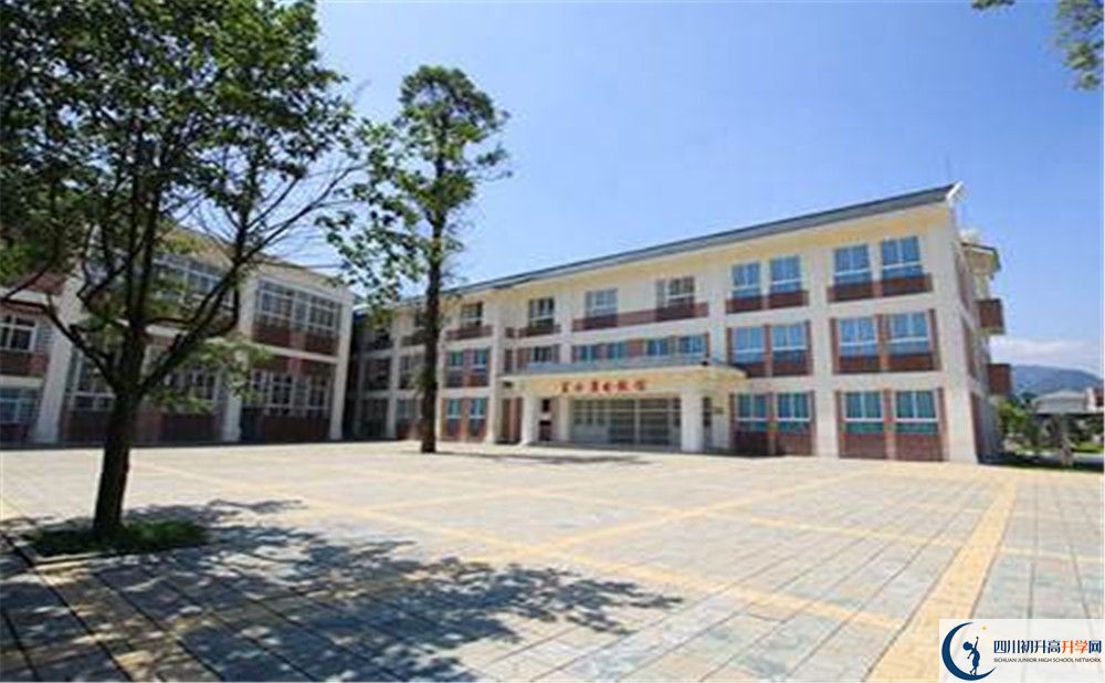 青城山高級中學(xué)平行班與實驗班差多少？