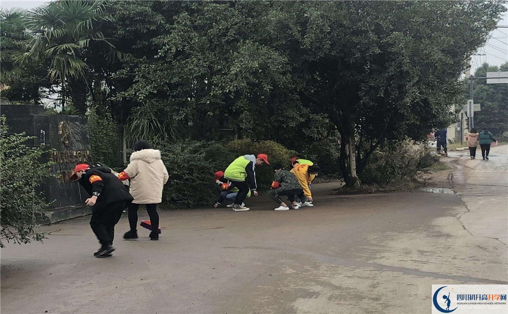 養(yǎng)馬中學(xué)位置在哪里？