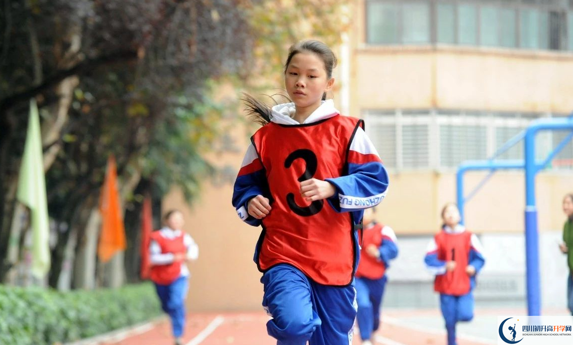 成都大學(xué)附屬中學(xué)高中平行班怎么樣？