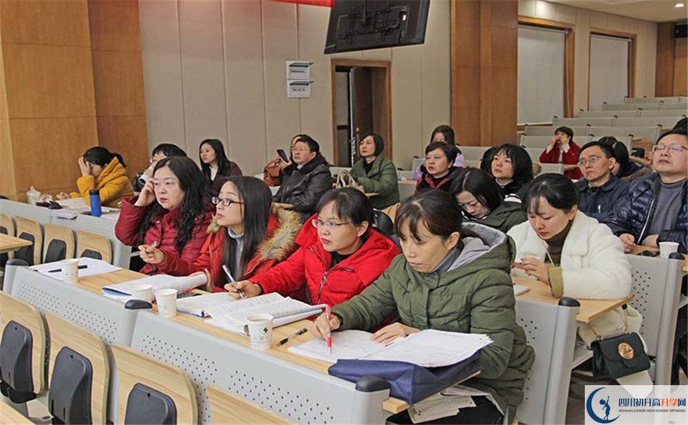 成都石室外國語學校是重點中學嗎？