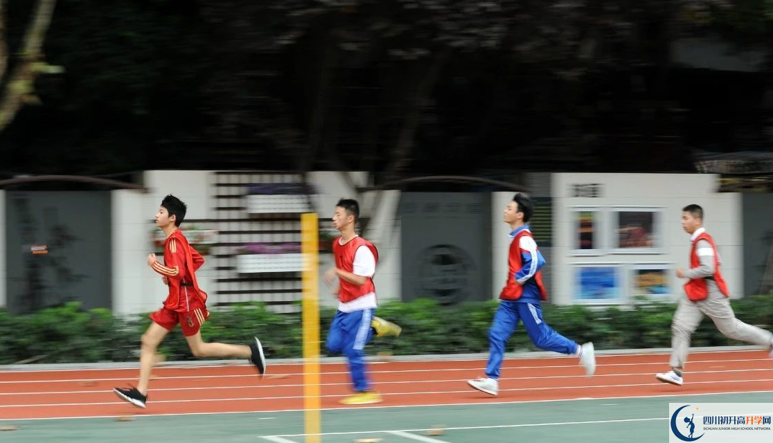 成都大學(xué)附屬中學(xué)實驗班人數(shù)是多少？