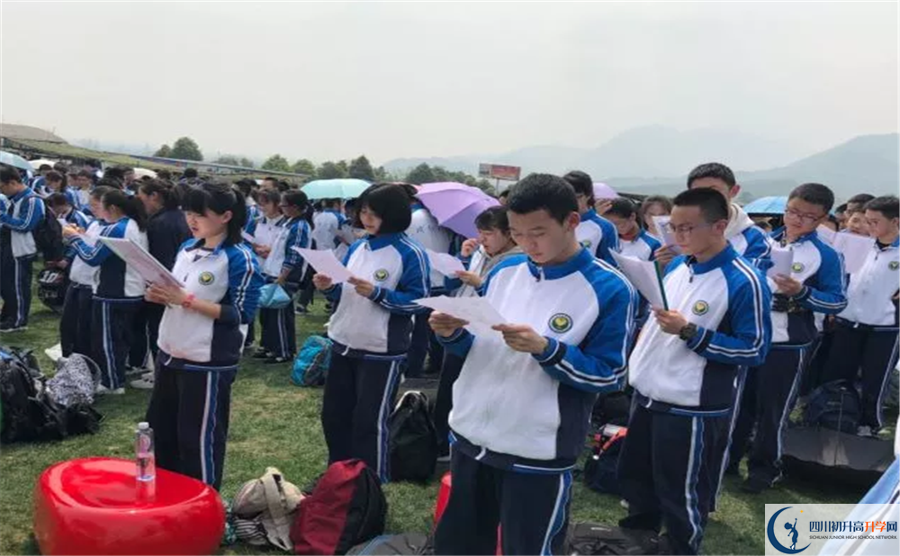 成都列五中學實驗班人數(shù)是多少？