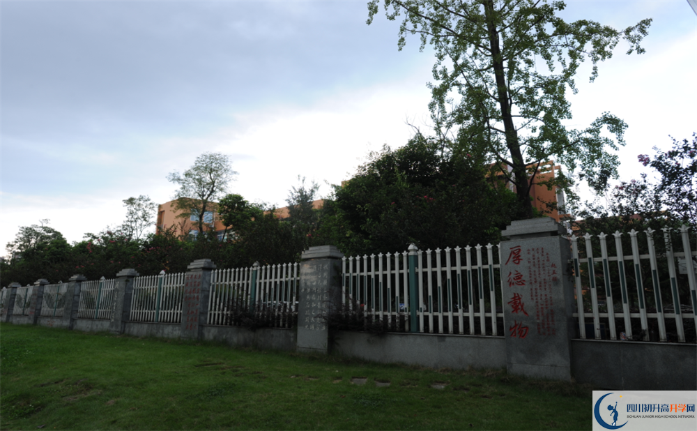 溫江中學實驗班人數(shù)是多少？