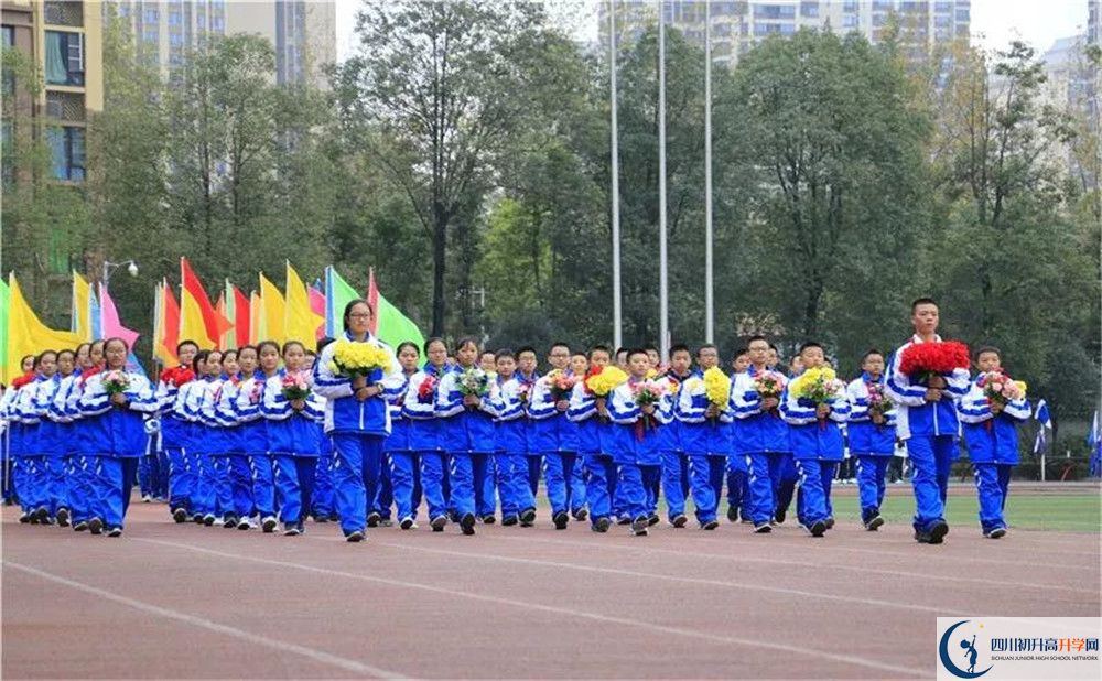 成都石室中學實驗班學費貴嗎？