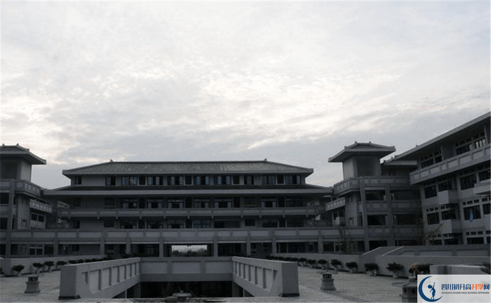 成都石室中學(xué)北湖校區(qū)與成都七中實驗學(xué)校哪一個好？