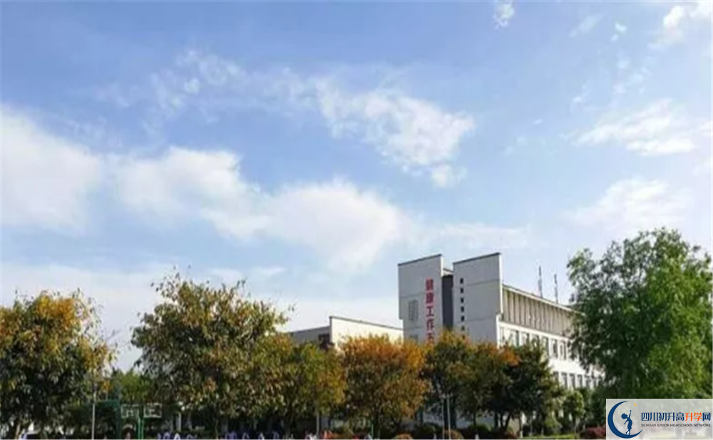 石室白馬中學實驗班學費貴嗎？