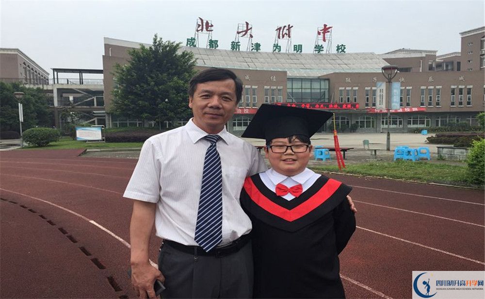成都新津?yàn)槊鲗W(xué)校高中分班考試難嗎？