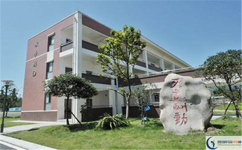 青城山高級(jí)中學(xué)平行班中考重點(diǎn)率是多少？