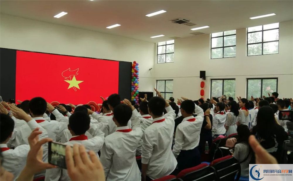 成都七中八一學(xué)校走讀生作息時間是多久？
