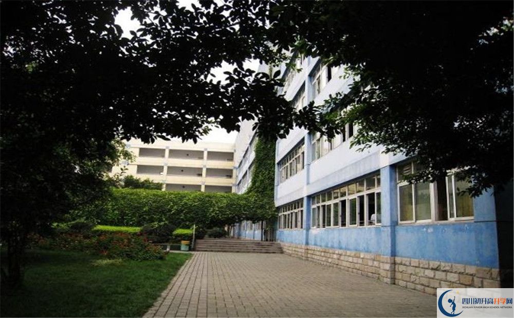 四川師范大學(xué)實驗外國語學(xué)校走讀生作息時間是怎樣的？