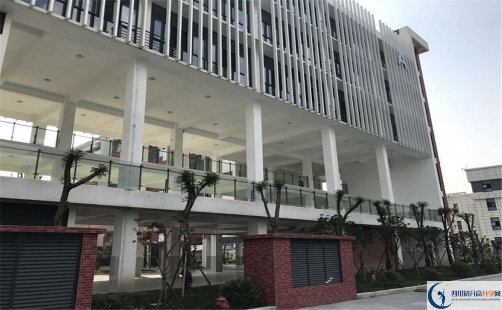 北京第二外國語學院成都附屬中學走讀生作息時間是怎樣？