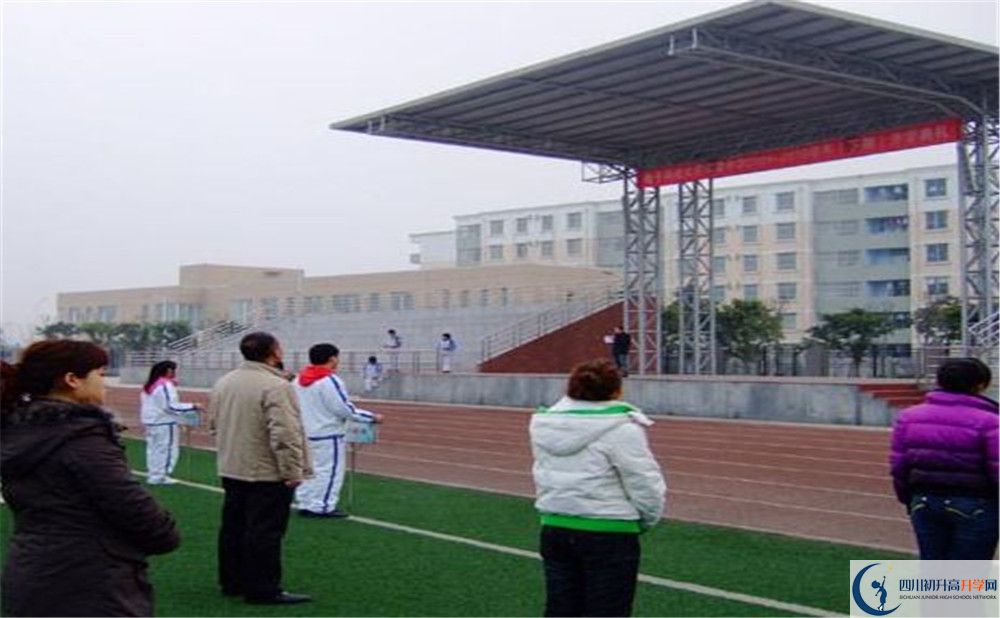 電子科技大學實驗中學在校學生總?cè)藬?shù)是多少？