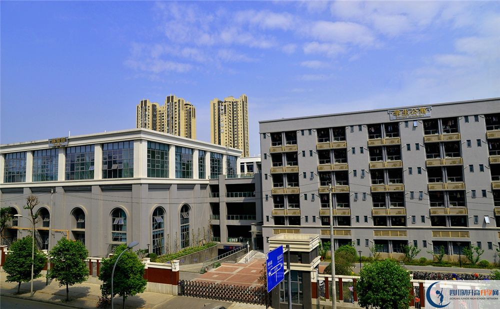 成都市第四十九中學補課嗎？