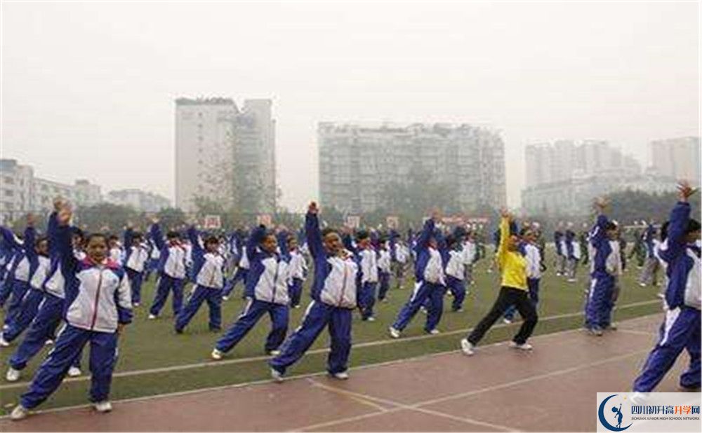 成都高新實(shí)驗(yàn)中學(xué)在校學(xué)生總?cè)藬?shù)是多少？