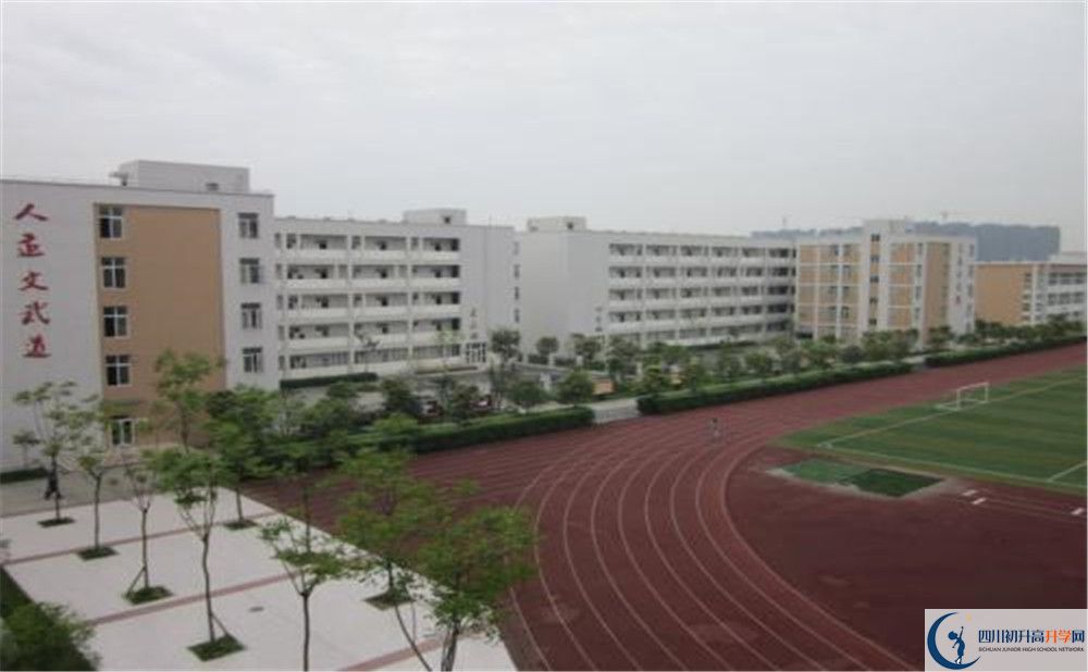 郫縣一中在校學生總?cè)藬?shù)是多少？