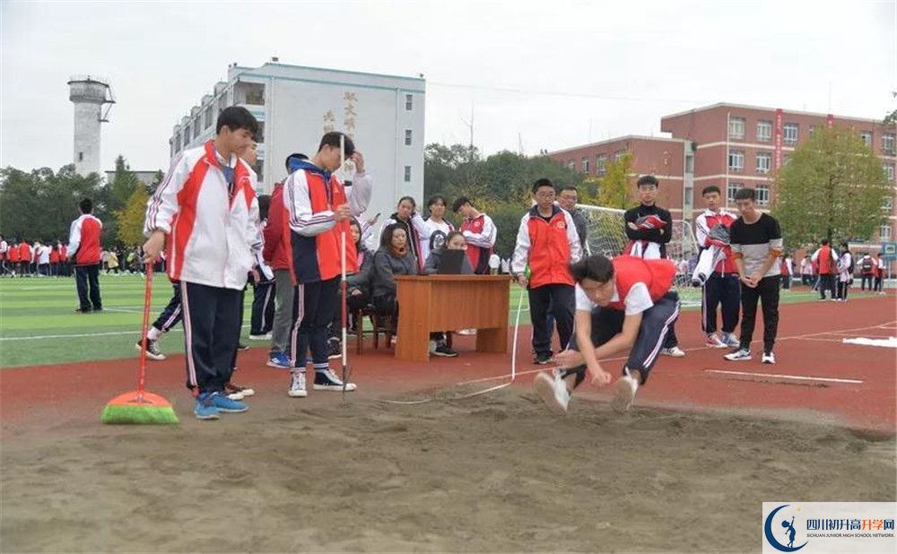 壽安中學在校學生總?cè)藬?shù)是多少？