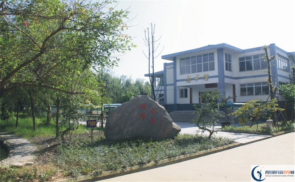 樹德懷遠(yuǎn)中學(xué)在校學(xué)生總?cè)藬?shù)是多少？