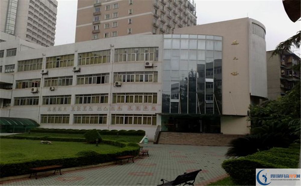 成都市鹽道街中學(xué)軍訓(xùn)多久？