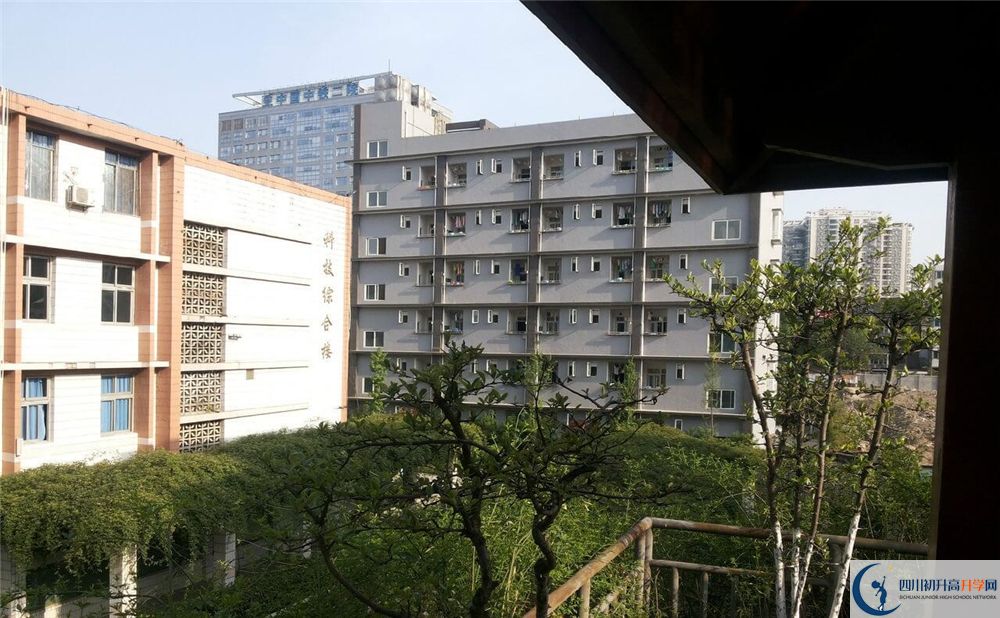 通錦中學(xué)地址在哪里？