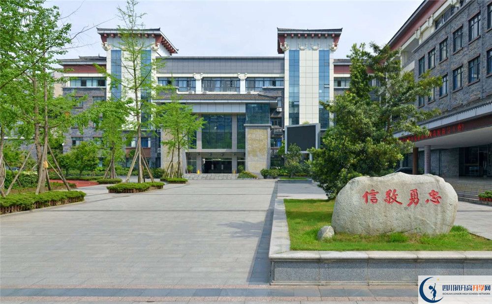 成都市西北中學住校嗎？